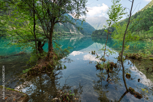 Fotografía Jianzhu Lake Scenic Area in Jiuzhai Valley Scenic Area, Aba Prefecture, Sichuan