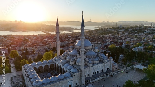 Photography Aerial view of Fatih Mosque and the Historic Peninsula in Istanbul at sunrise du
