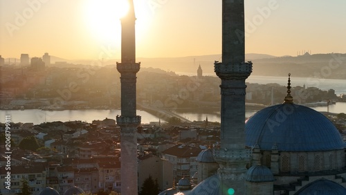 Photography Aerial view of Fatih Mosque and the Historic Peninsula in Istanbul at sunrise du