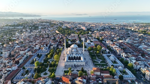 Photography Aerial view of Fatih Mosque and the Historic Peninsula in Istanbul at sunrise du