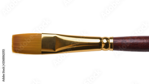 фотографія Flat artist paintbrush with golden ferrule and dark wood handle, isolated on tra