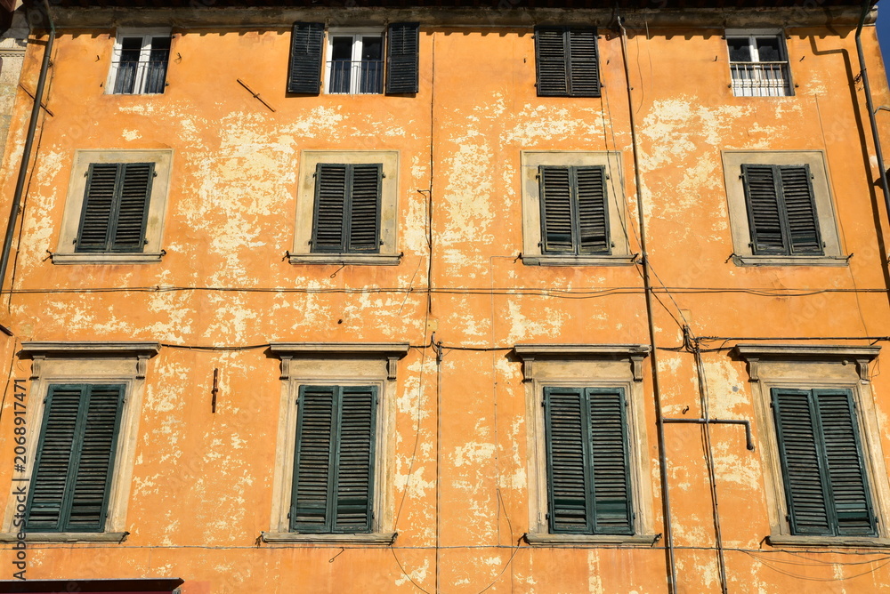 Obraz premium Façade ocre à Pisa. Italie