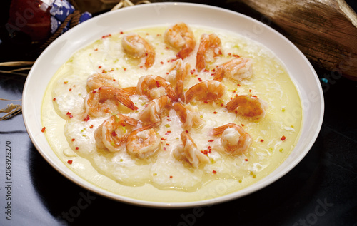 Steamed Shrimp with Egg White in a Round White Porcelain Plate