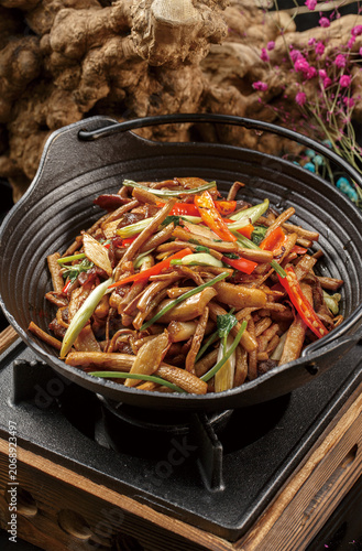 Fresh pepper tea tree mushrooms served in a black iron pot