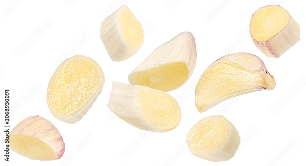 Obraz premium Falling garlic clove slices isolated on white background