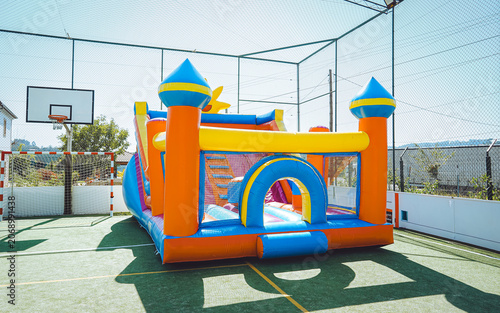 Foto Sports Court, Brito, Portugal, a colorful inflatable bouncy castle set up on an outdoor sports field for a children's celebration