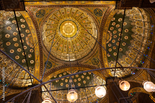 Foto Ornate dome ceiling interior of Great Mosque of Muhammad Ali