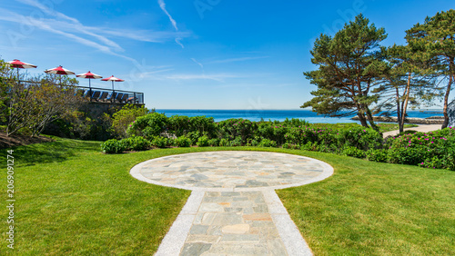 Εκτύπωση καμβά Landscaped Coastal Garden with Ocean View and Stone Walkway