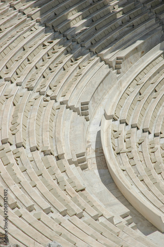 Billede på lærred A high angle vertical shot showing the sweeping curved rows of restored white marble seating inside the ancient Odeon of Herodes Atticus in Athens Greece