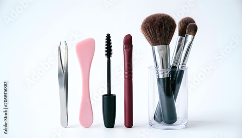 Set Peralatan Makeup dan Kosmetik Minimalis di Latar Belakang Putih