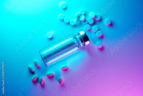Fotografie Glp 1 medication vial and pills for metabolic therapy