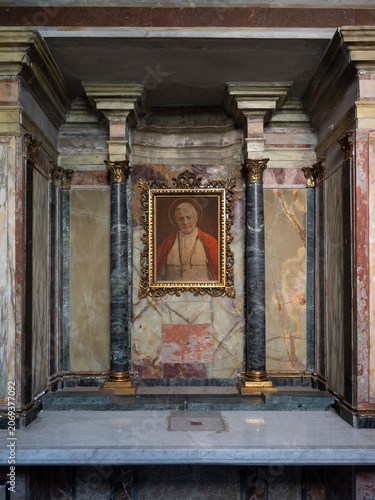 Konstfotografi Portrait of Pope Pio X in a niche of Cappella di San Francesco, 17th century cha