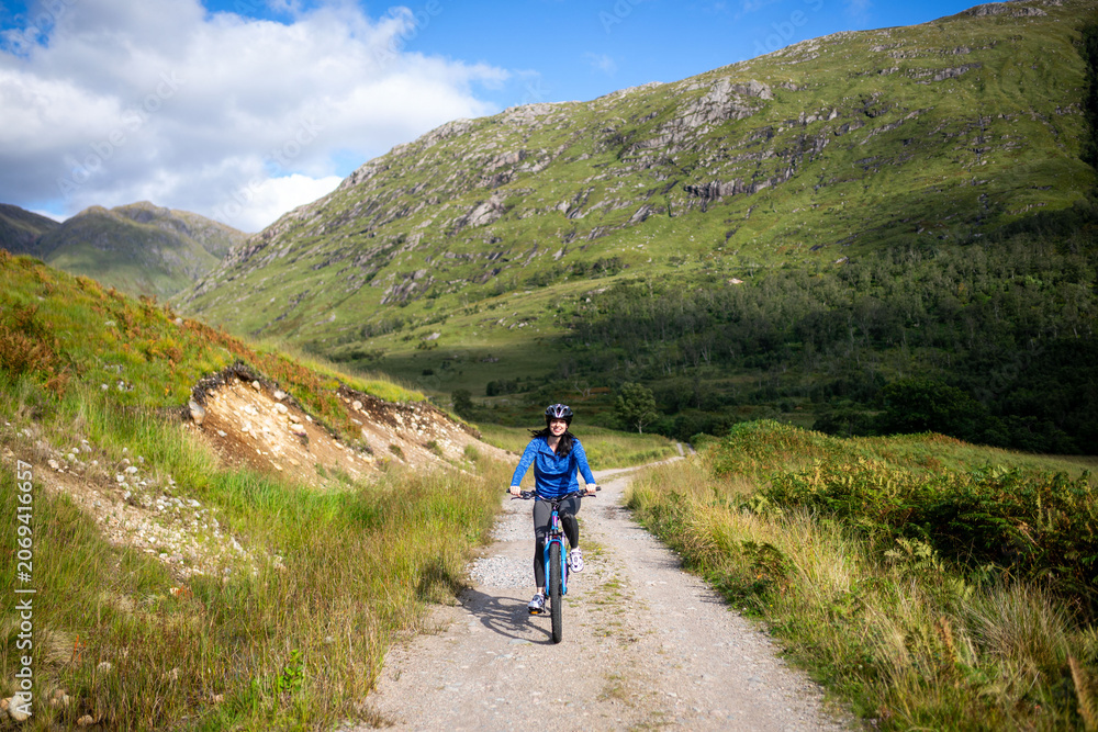 Fototapeta premium Cyclist exploring scenic mountain trail.