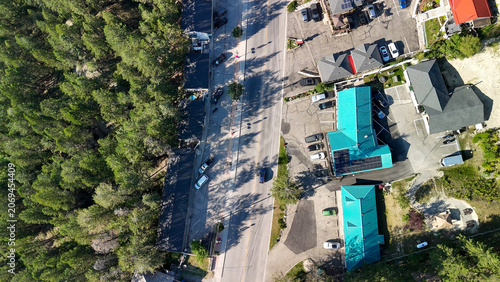 Fotografi Aerial view of Radium Hot Springs, Kootenay National Park