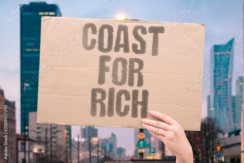 Obraz na płótnie "Coast for rich" Seashore reserved for wealthy elite
