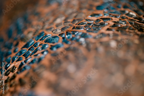 Canvas-taulu Diagonal copper mesh macro with blue glossy detail and blurred foreground for ta