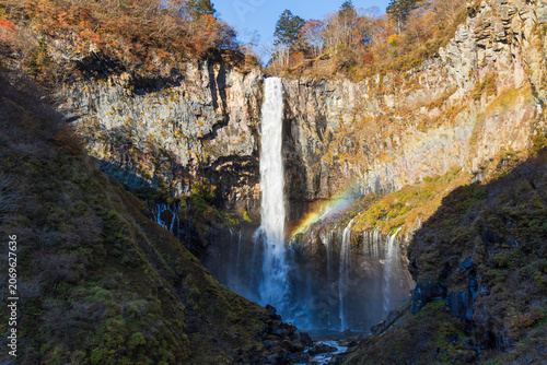 日本の風景・秋　紅葉の奥日光　日本三名瀑　華厳の滝