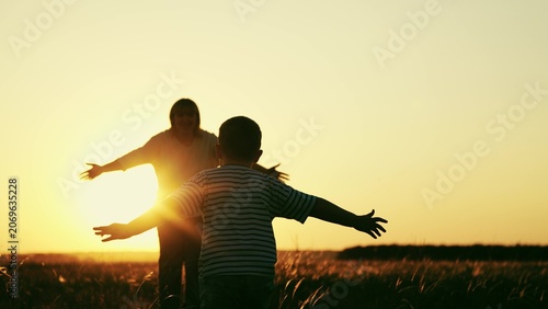 Foto Kid carefree childhood, mother embrace