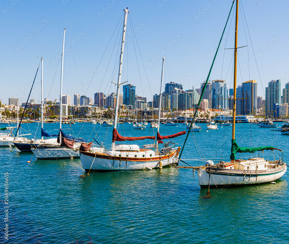 Obraz premium Sailboats Moored on San Diego Bay With Downtown in The Distance Along The Embarcadero, San Diego, California, USA