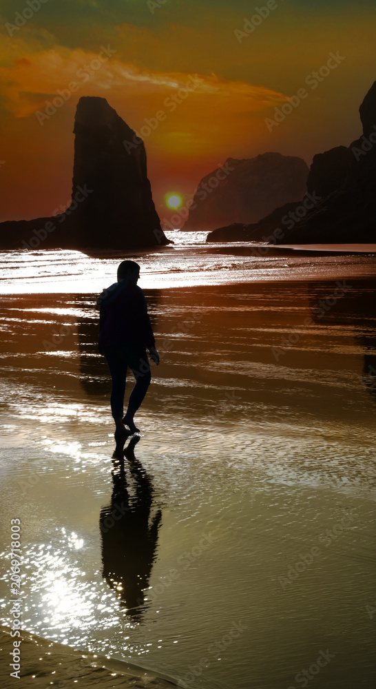 Fototapeta premium Barefoot on Bandon Beach at Sunset