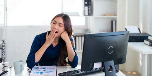 Photography Tired exhausted business woman overworked business entrepreneur working laptop computer yawning at office workplace