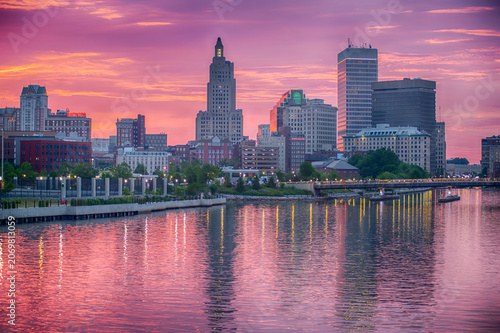 Quadro su tela Providence Skyline Glows Above Colorful River Reflections