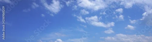 Panel kuchenny z motywem Clear blue sky background with subtle soft white clouds 
