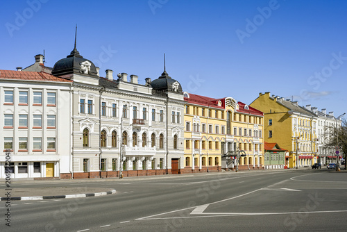 Fotografía The Zemsky Bank building on Oktyabrskaya Square in Pskov, Pskov region of Russia