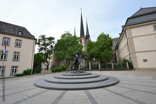 Tablou pe pânză Statue Großherzogin Charlotte / Grande-Duchesse de Luxemburg an der Place Claire