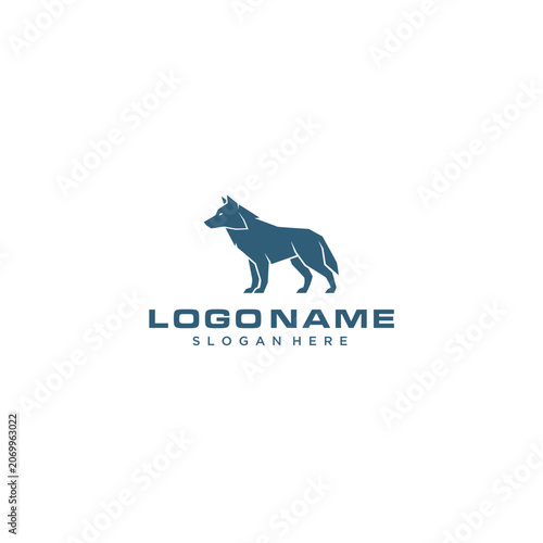 Minimalist Wolf Logo Design Template