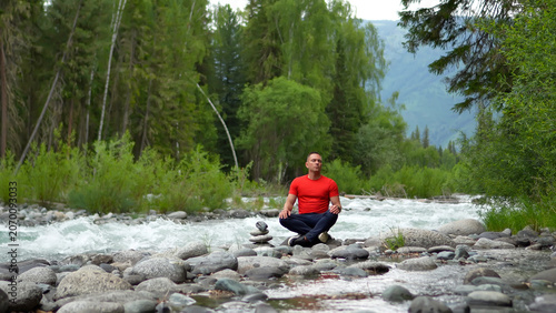 Fotografie A man travels through the Altai Mountains