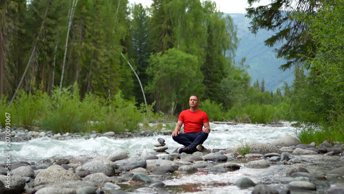 Photos A man travels through the Altai Mountains