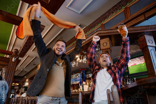 Foto Men celebrating football game loudly