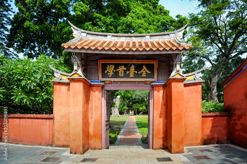 Принти на полотні Traditional red gate of an ancient confucian temple with swallowtail roof in Tai