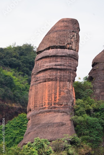 Fotografie Rock formations in Danxia Mountains (Danxiashan) in Renhua County in Shaoguan (Guangdong Province) in China