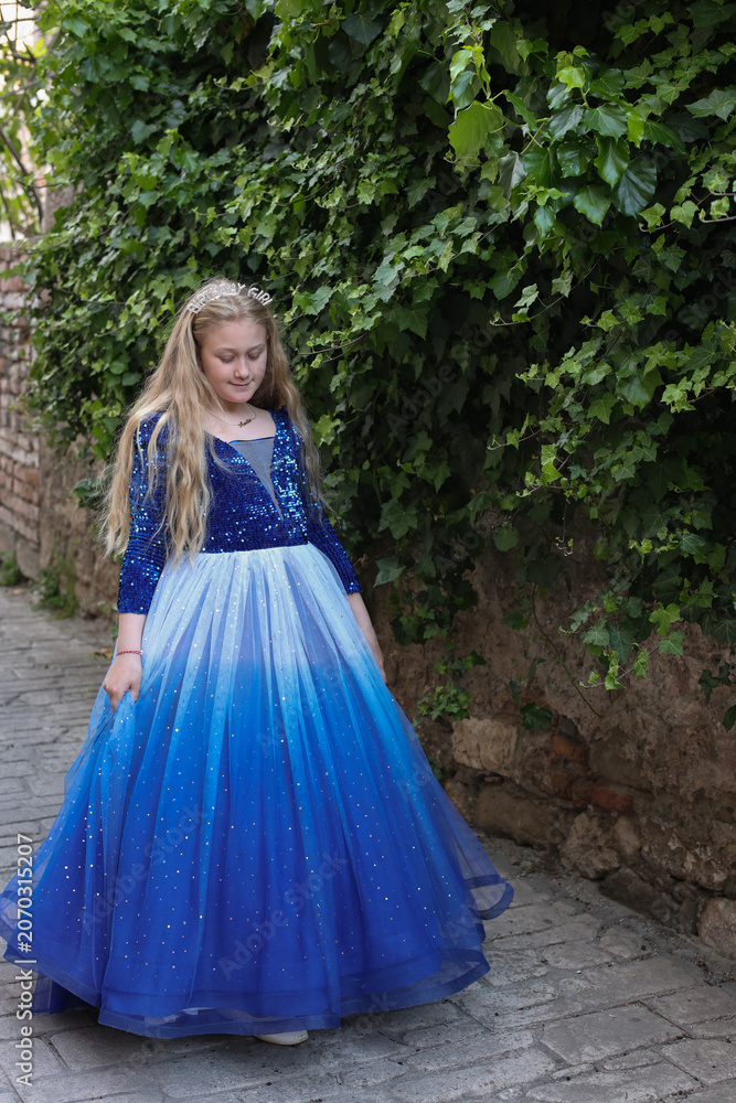 Fototapeta premium young girl 10th birthday photoshooting 