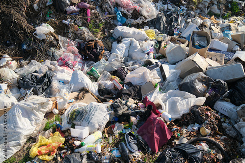 Seaside rubbish causes ecological harm. Garbage accumulation on coast calls for swift environmental action today