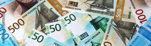 Foto Norwegian krone money bills in pile on table
