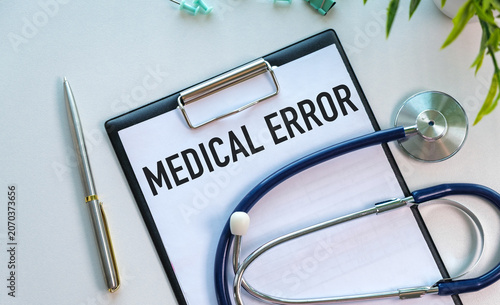 Fotografie Clipboard holds bold MEDICAL ERROR text