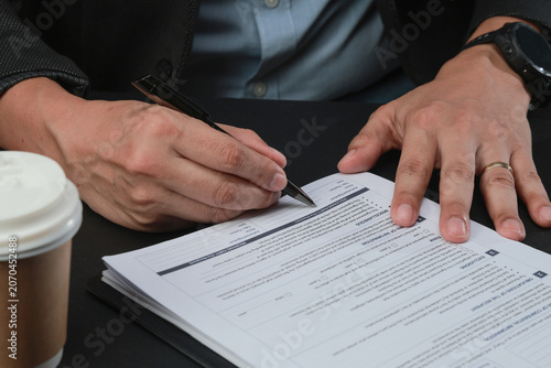Εκτύπωση καμβά Serious business hand holding pen to sign legal document paper for non disclosur