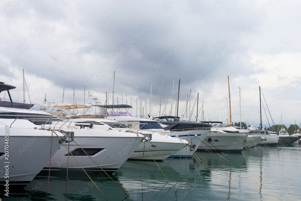 Obraz premium Marina jachtowa, Antibes, Prowansja, Lazurowe Wybrzeże, Francja