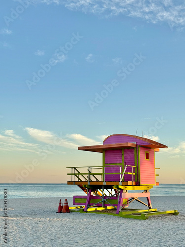 Fotografie lifeguard hut on the beach