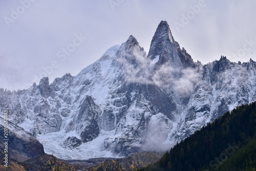 Foto Les Drus (alt 3730 m) et l'Aiguille Verte (alt 4122 m), vus depuis Les Praz de C