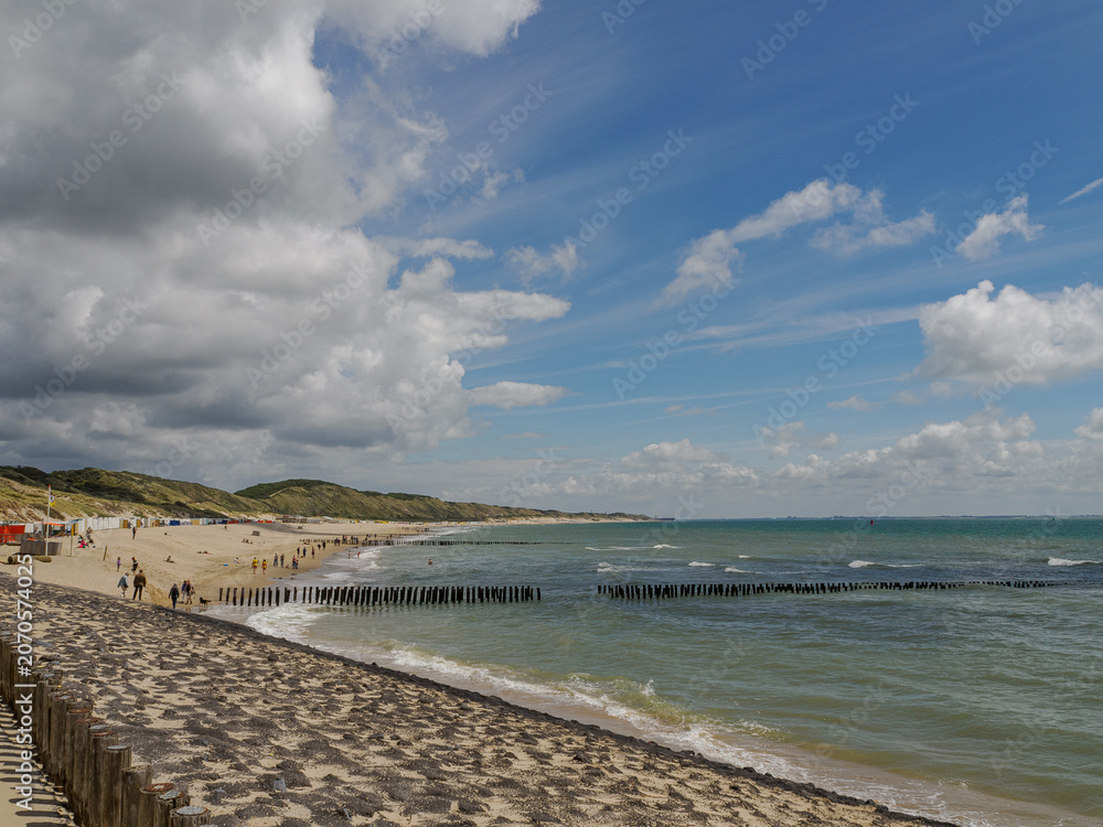Fototapeta premium Sommerzeit in Zeeland an der holländischen Küste