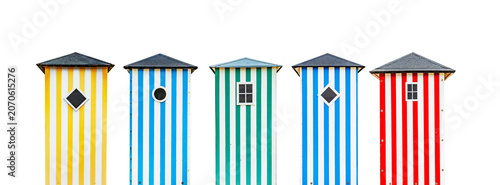 Bunte Badehäuschen an einem Sandstrand
