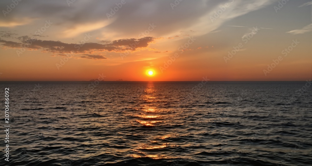 Obraz premium sunset on the sea 