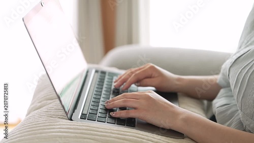 ノートパソコンのキーボードを操作する女性の手, Female Hands Typing on a Laptop Keyboard