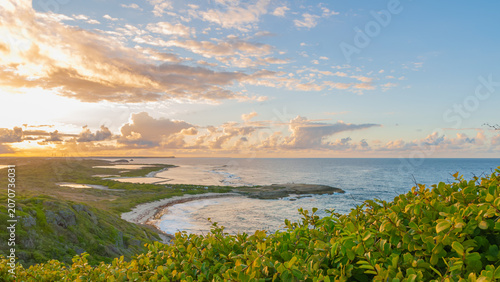  Coucher de soleil sur la Pointe des Châteaux à Saint-François en Guadeloupe, Grande-Terre, Antilles Françaises.