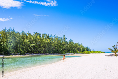 Bild auf Leinwand Excursion sur l'Ile aux Cerfs et ses plages de sable blanc, Ile Maurice, Trou d'