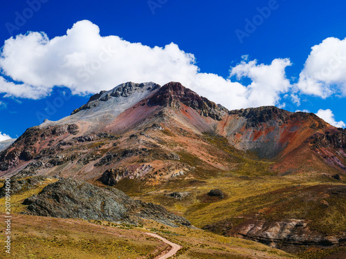 Cuadro en lienzo Stunning panoramic view of the majestic colorful mountain ranges and rugged Ande